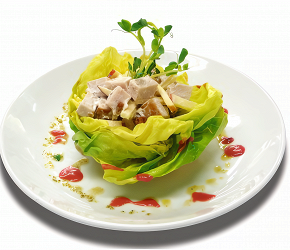 Фотография рецепта Салат из курицы с яблоками, сельдереем и тимьяном