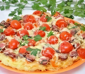 Фотография рецепта Картофельная пицца с колбасками
