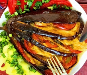 Фотография рецепта Баклажаны, запеченные с индейкой и овощами