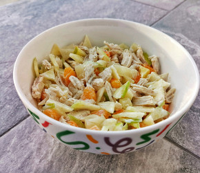 Фотография рецепта Салат с курицей и ананасом