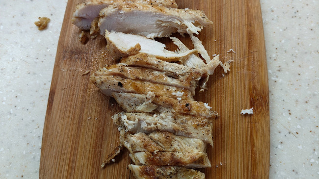 Фото шага рецепта Салат с курицей, печеными баклажанами, перцем и руколой 175489 шаг 17