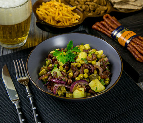 Фотография рецепта Немецкий картофельный салат с колбасками