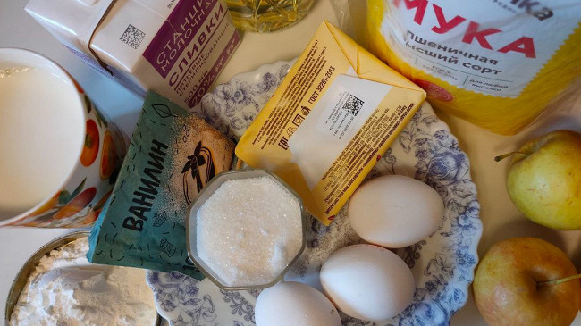 Фото шага рецепта Пирог с заварным кремом и яблоками 188957 шаг 1