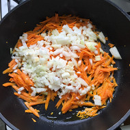 Греческая солянка с рисом лаханоризи