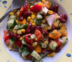 Фотография рецепта Салат с кукурузой и красной фасолью