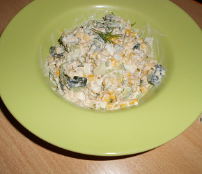 Фотография рецепта Салат с тунцом, кукурузой и огурцом