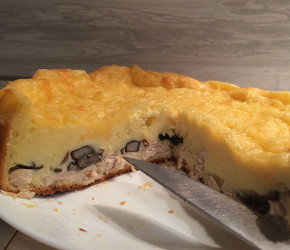 Фотография рецепта Нежный пирог с курицей и грибами