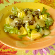 Салат с манго и куриной печенью