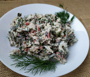 Фотография рецепта Салат из морской капусты с крабовым мясом