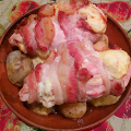 Фотография рецепта Куриная грудка в беконе с ароматной сырной начинкой на картофельной подушке автор Маша Журкина