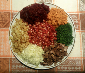 Фотография рецепта Салат «Калейдоскоп» с мясом и зернами граната