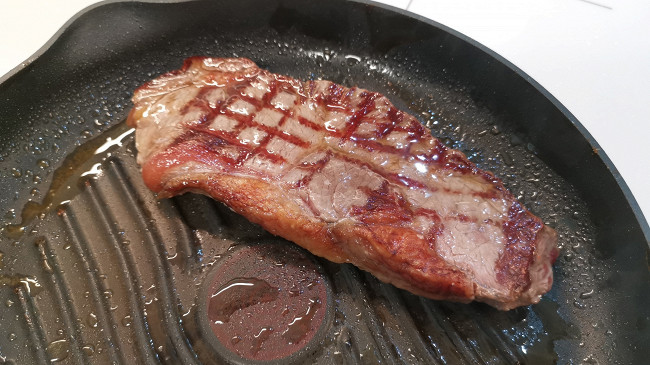 Фото шага рецепта Стейк стриплойн со специями 187105 шаг 6