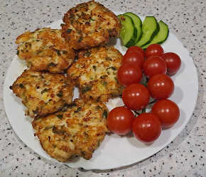 Фотография рецепта Сочные рубленые куриные котлеты с твердым сыром и зеленью