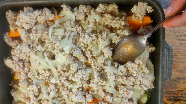 Фото шага рецепта Запеканка из тыквы и кабачка с куриным фаршем 174786 шаг 10