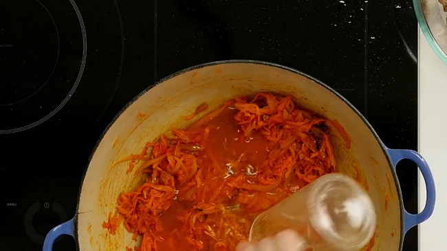 Фото шага рецепта Капустная солянка с мясом 126532 шаг 7