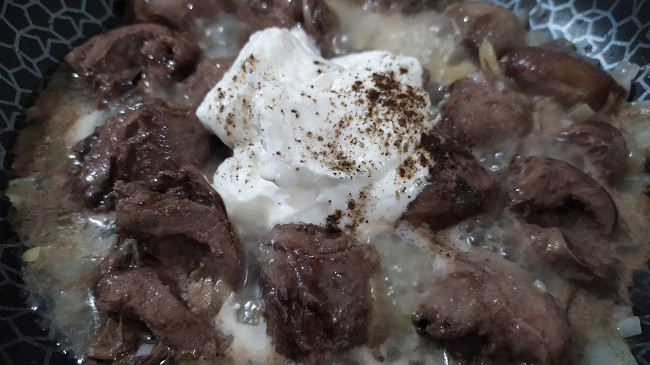 Фото шага рецепта Сердце индейки в сырном соусе 189389 шаг 6