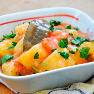 Тушеные картофель с морковью и специями