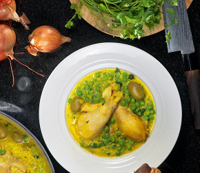 Фотография рецепта Курица с шафраном, оливками и горошком