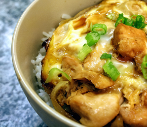 Фотография рецепта Японский омлет с рисом и курицей (оякодон)