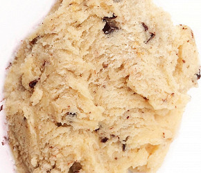 Фотография рецепта Мороженое с карамелизованным бананом, шоколадной крошкой и кусочками бананового кекса