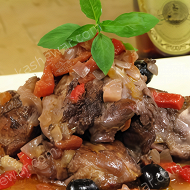 Курица с оливками и перцем