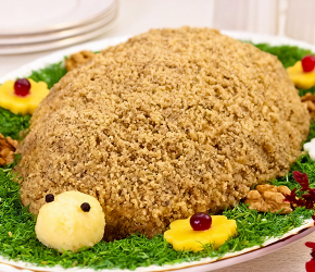 Фотография рецепта Слоеный куриный салат с грецкими орехами «Черепаха»