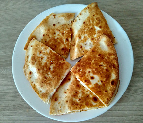 Фотография рецепта Домашняя кесадилья с курицей и сыром