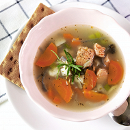 Рыбный суп с грибами и сыром