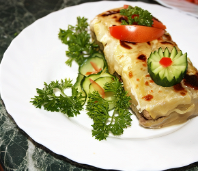 Фотография рецепта Кабачковый закусочный рулет с мясом и грибами