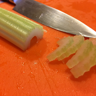 Салат из куриного филе с сельдереем и яблоками