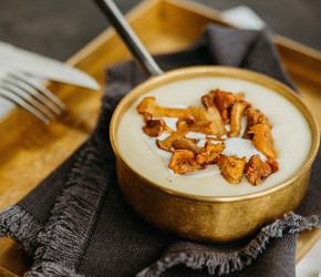 Фотография рецепта Картофельное пюре с лисичками с мускатным орехом