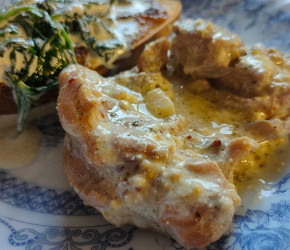 Фотография рецепта Филе куриных ножек тушенное с горчицей и сливками