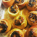 Фотография рецепта Яблоки печеные с клюквой, медом и орехами автор Ирина Родионова