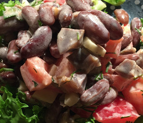 Фотография рецепта Салат с куриными желудками и фасолью