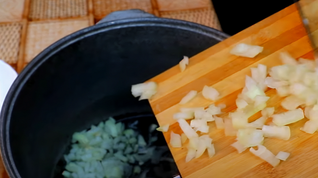 Фото шага рецепта Мясной суп с тыквой на костре 151528 шаг 1