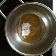 Медовый торт с клубникой и бананами