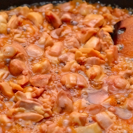 Паста фарфалле с курицей и медом