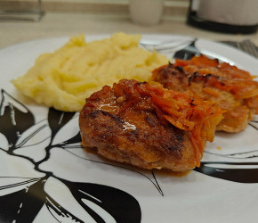 Фотография рецепта Куриные биточки с пекинской капустой