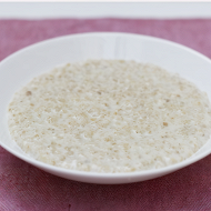 Овсяная каша с яблоками