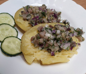 Фотография рецепта Запеченный картофель с закуской из сельди