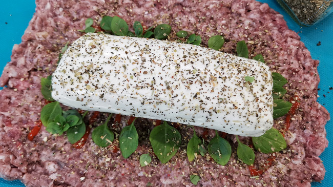 Фото шага рецепта Мясной рулет капрезе 140884 шаг 6