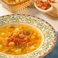 Фотография рецепта Гороховый суп с беконом и гренками автор Campbell's® Домашняя Классика®