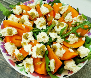 Фотография рецепта Салат с хурмой и сыром