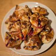 Конвертики с вишней, корицей и апельсинами