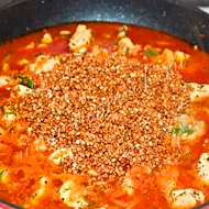 Гречка с мясом и томатной пастой