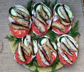 Фотография рецепта Самые вкусные бутерброды со шпротами