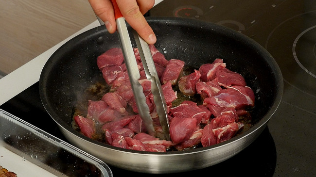 Фото шага рецепта Мясное рагу с овощами «Ланкаширский горшок» 93263 шаг 4