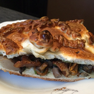 Ароматный пирог с грибами