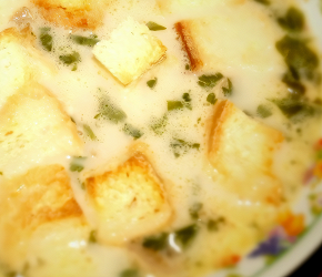 Фотография рецепта Сырный суп с курицей, шампиньонами и гренками