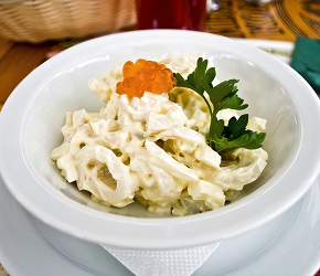 Фотография рецепта Салат из кальмаров с сыром и грецкими орехами